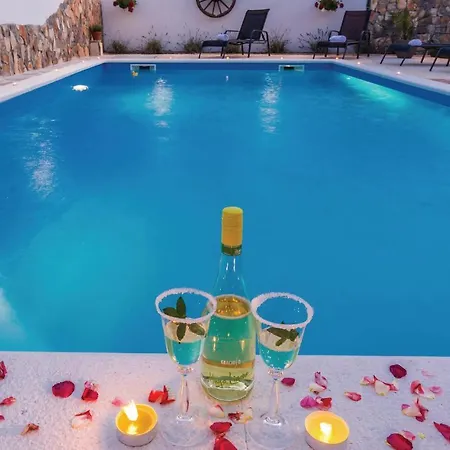 Stunning Home In Perusic Donji With Wifi Dusic