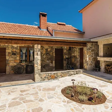 Hotel Stunning Home In Perusic Donji With Wifi Dusic