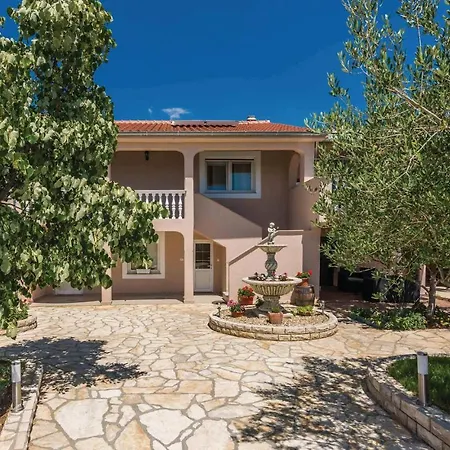 Stunning Home In Perusic Donji With Wifi Dusic