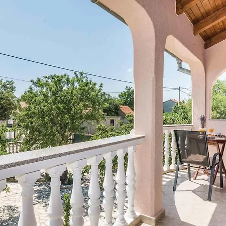 Stunning Home In Perusic Donji With Wifi Dusic