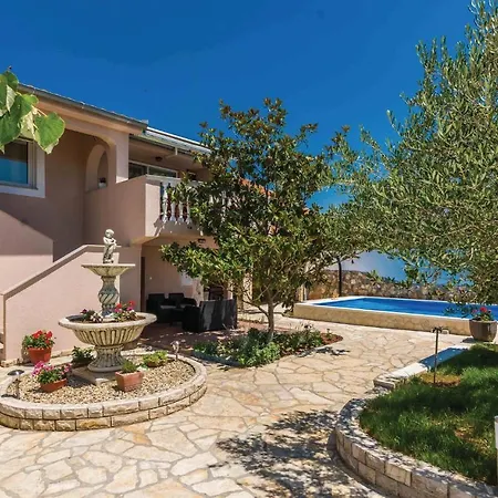 Stunning Home In Perusic Donji With Wifi 3*