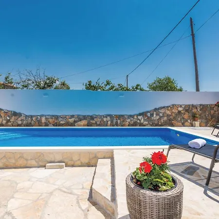 Stunning Home In Perusic Donji With Wifi