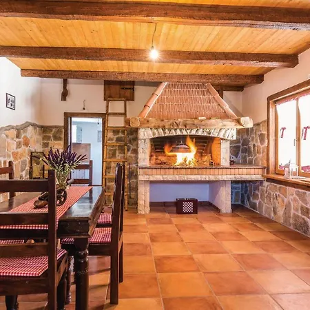 Hotel Stunning Home In Perusic Donji With Wifi Dusic