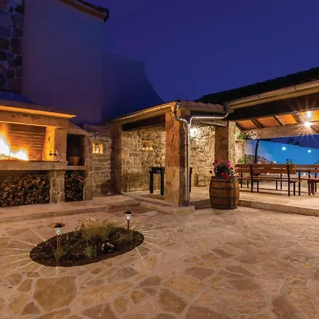 Stunning Home In Perusic Donji With Wifi Hotel Dusic