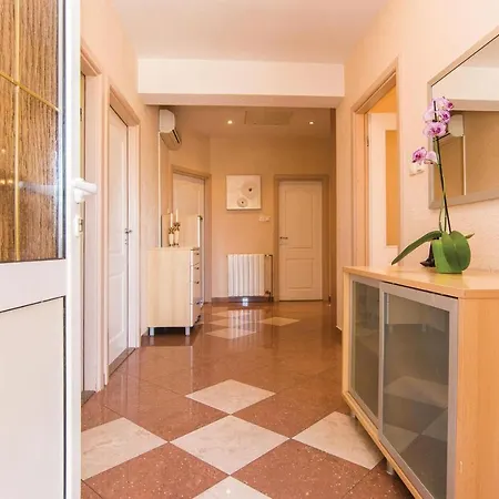 Stunning Home In Perusic Donji With Wifi Hotel Dusic