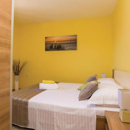 Hotel Stunning Home In Perusic Donji With Wifi 3*