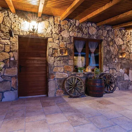 Hotel Stunning Home In Perusic Donji With Wifi 3*