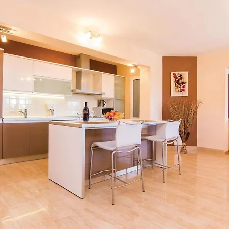 Stunning Home In Perusic Donji With Wifi Hotel 3*