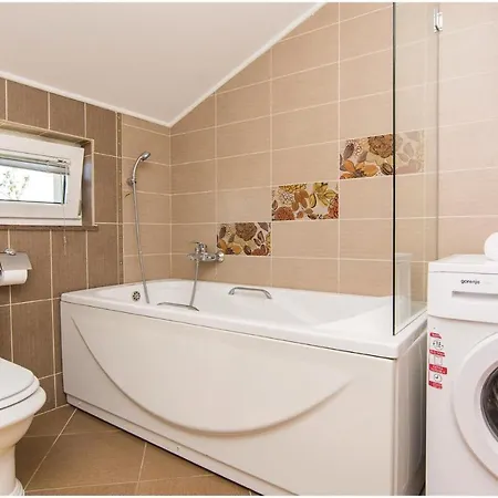 Stunning Home In Perusic Donji With Wifi Hotel